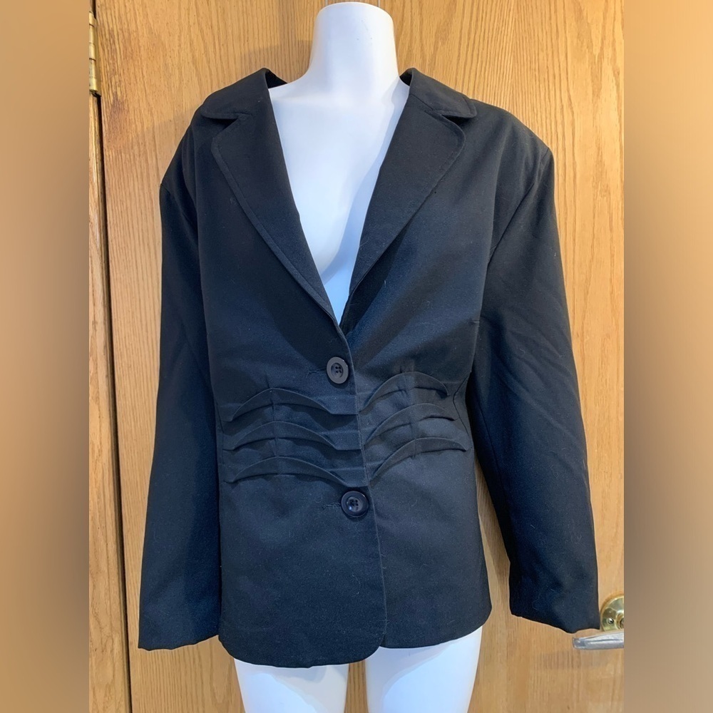 Traditions 22W black blazer